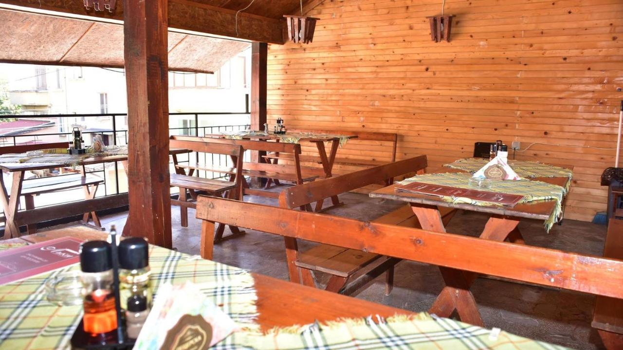 Семеен Хотел Лъки Byala Slatina Bagian luar foto